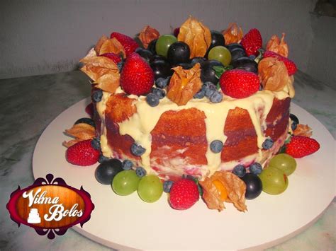 Bolos e Docinhos para Uberlândia e Região Bolo Naked Cake Mirtilo Uva e Morango