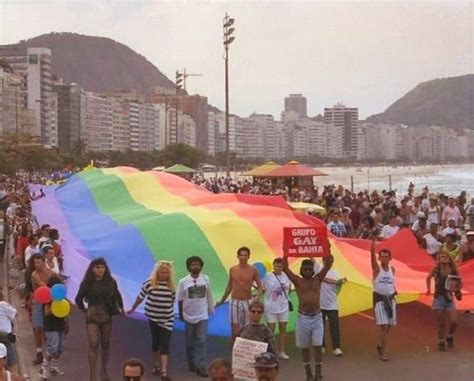 Primeira Parada Gay do Brasil não foi em SP e reuniu mil pessoas