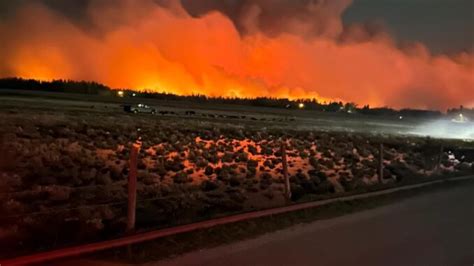 Evacúan A 25 000 Personas Por Incendios Forestales En Canadá En Provincia