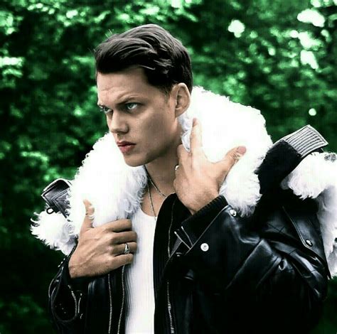 Male Stories Beautiful Men Beautiful People Bill Skarsgard Pennywise