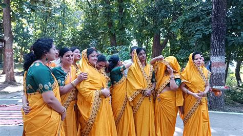 Women Worshiped Amla Tree Wished For Happiness And Prosperity महिलाओं ने की आवंला वृक्ष की