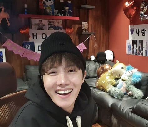 Pin By Victoria Acu A On Spreads Bts J Hope Smile Pictures Hoseok