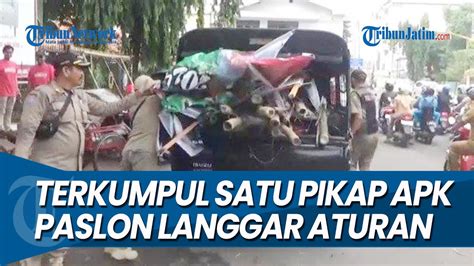 LANGGAR ATURAN Bawaslu Bangkalan Turunkan APK Paslon Presiden Dan