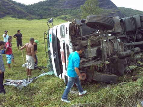 G1 Carreta Tomba Em Curva Da Br 101 Em Guarapari No Es Notícias