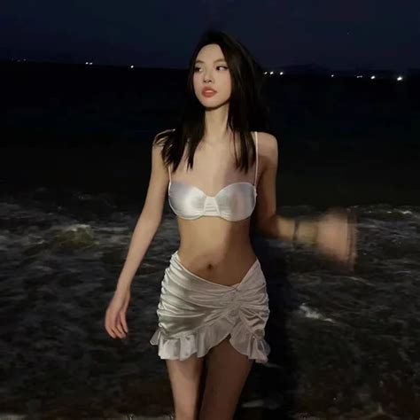 Hot Girl Style Sexy Bikini Package Buttocks Pearl Brocade Small Chest Three Piece Swimsuit