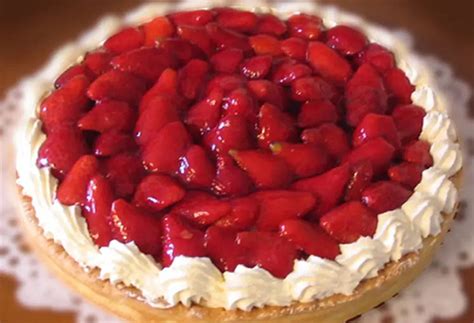 Tarte aux fraises crème aux amandes et chantilly maison Tout A Savoir