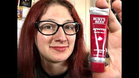 Review Burt S Bees Squeezy Tinted Lip Balm In Watermelon Rush Youtube