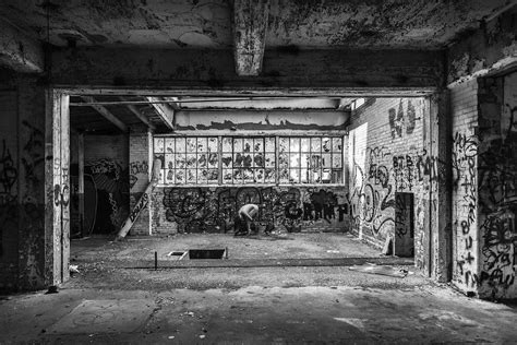 Bare Usa Photos Of Nude Women In Abandoned Buildings Across America By