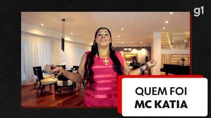 Quem foi MC Katia Pioneira despontou no início dos anos 2000 e voltou