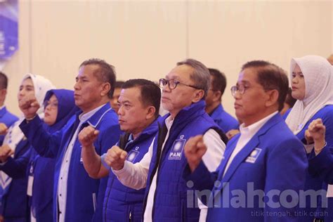 Foto Rapat Koordinasi Pemenangan Pemilu Di Jambi Zulhas Bakar