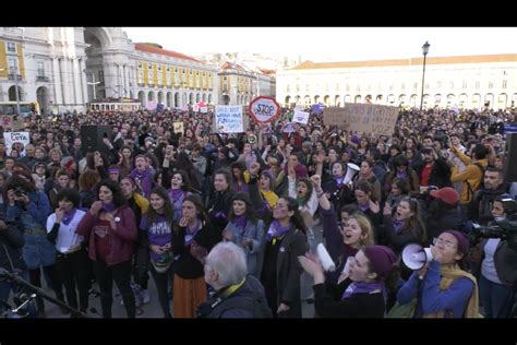 Manifestação Feminista Em Lisboa Esquerda