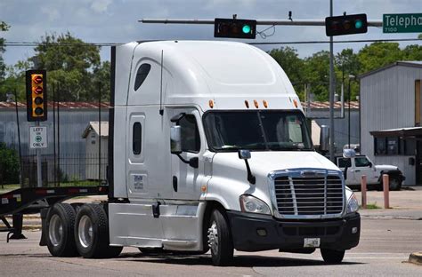 The Versatility Of Day Cab Trucks And Sleeper Trucks