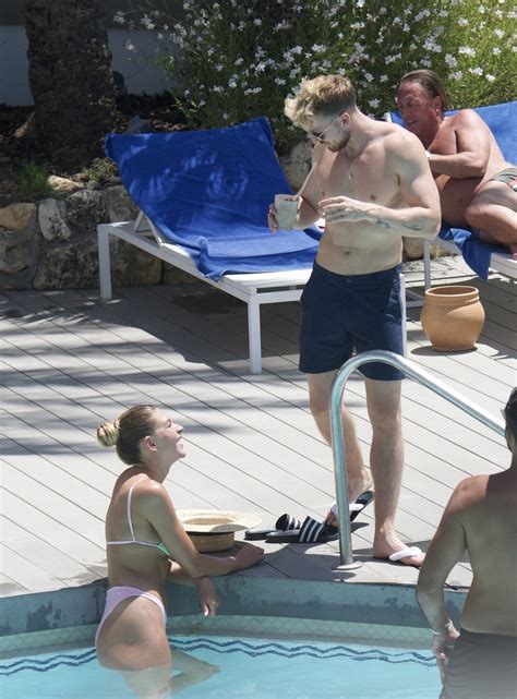 Zara McDermott Was Seen Sunbathing In Panties But Shared A Pictures In Tiny Bikini Photos