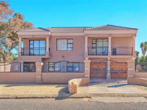 Standard Bank Easysell Bedroom House For Sale In Fleurhof