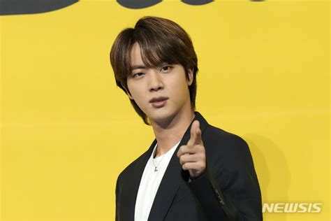 Chosun Online 朝鮮日報 Btsのjin、フランス革命記念日の14日にパリ五輪聖火リレー