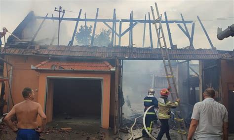 UPDATE FOTO INCENDIU la Ocna Mureș Acoperișul unei anexe gospodărești