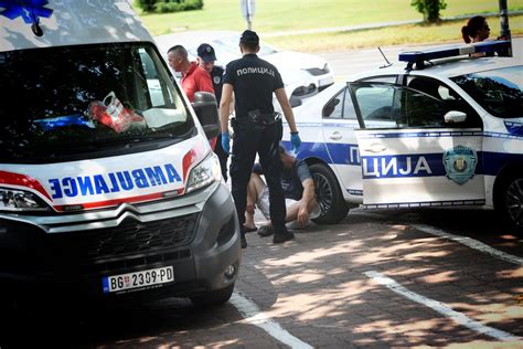 Prevrnuo Se Automobil Na Auto Putu