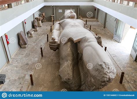 Estatua De Ramesses II En Memphis El Cairo Egipto Fotografía