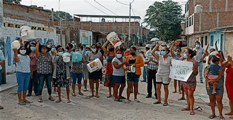 Piura vecinos del A H Los Médanos denuncian falta de agua desde hace