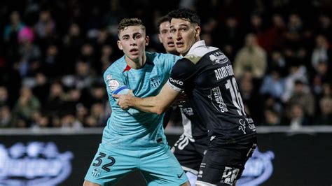 Барса се размина с ново унижение и е сред най-добрите осем за Купата на ...