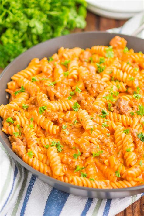 Creamy Ground Beef Pasta (Quick & Easy!) - Pumpkin 'N Spice