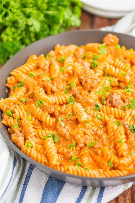 Creamy Ground Beef Pasta (Quick & Easy!) - Pumpkin 'N Spice