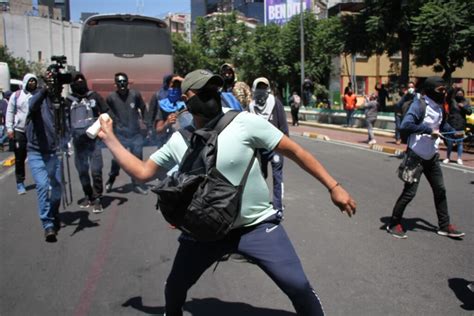 Protesta En Fgr Por Caso Ayotzinapa Termina En Enfrentamiento Con