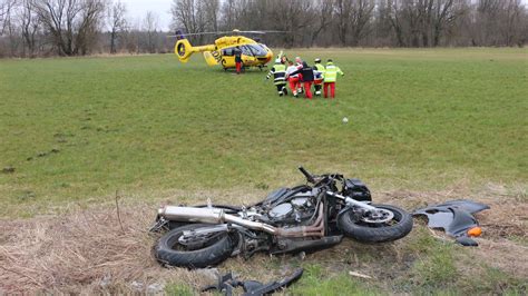 Wegen Berh Hter Geschwindigkeit Motorradfahrer St Rzt Und Verletzt