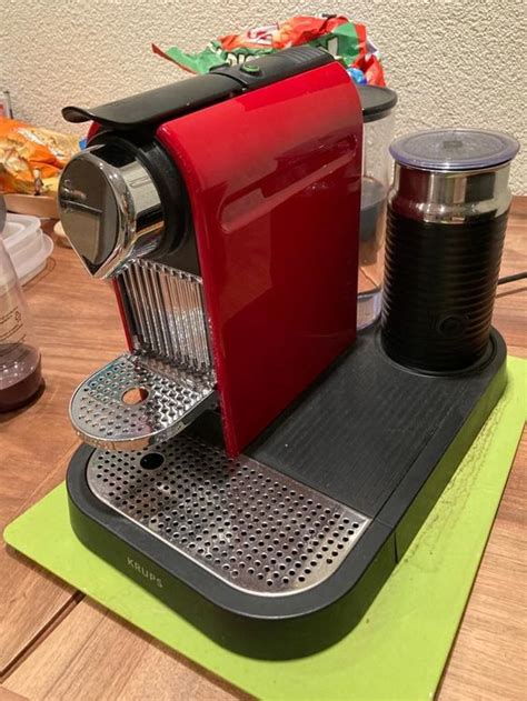 Nespresso Kaffeemaschine mit Milchaufschäumer Kaufen auf Ricardo