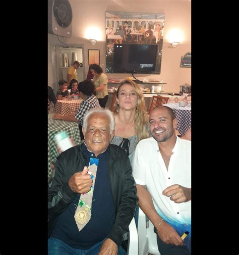 Foto Paolla Oliveira E Diogo Nogueira Posam Amigo Em Restaurante