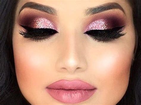 10 Glitter Makeup Looks Youre Going To Want To Copy Asap Society19 Glitter Makeup Looks