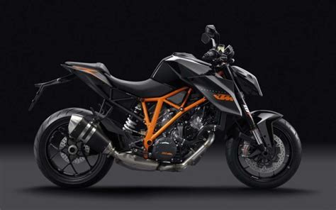 2017 KTM 390 Duke Snapped In All-Black Colour At A Dealership