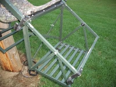 Tree Lounge Climbing Tree Stand Climber w/ Bowhunter Stand ...