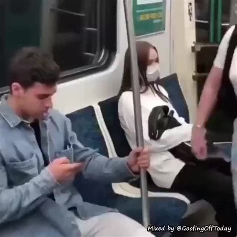 Raro Momento En El Metro Meme Subido Por MENAVK Memedroid