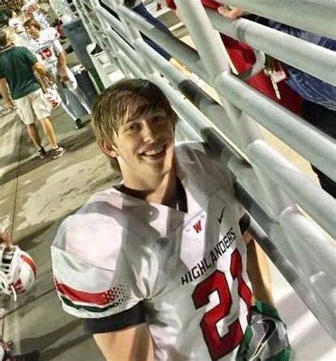 Houston S J J Watt Donates 10 000 To High School Football Player In Intensive Care