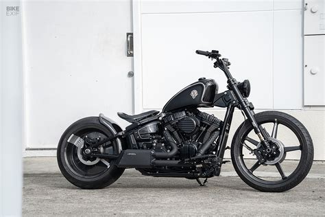 Sovereign Raven: A custom Harley Fat Boy by Rough Crafts | Bike EXIF