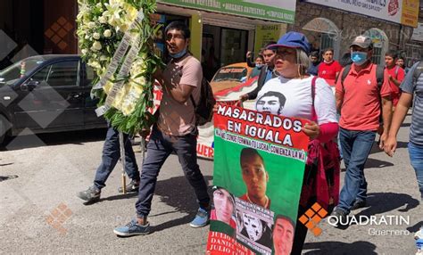 Marchan Padres De Los 43 En Chilpancingo Por 85 Meses De Caso Ayotzinapa