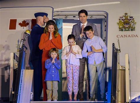 The charming namaste of the Justin Trudeau kids