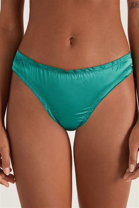 Azul Para Sorte Vermelho Para Amor Saiba O Significado Das Cores E Escolha O Look De Lingerie