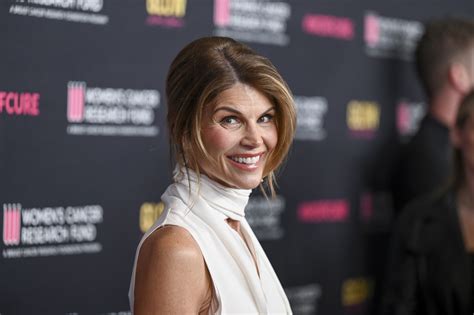 Lori Loughlin S Lookalike Daughter Turns Heads In Bikini During Beach Day Parade