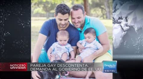 Pareja Gay Demanda A EEUU Por Negarle Ciudadania A Uno De Sus Hijos Cachicha