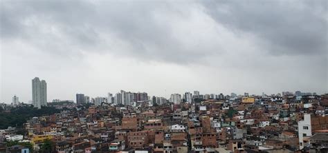 Feriado de 2 de julho deve ser de céu nublado e chuvas em Salvador