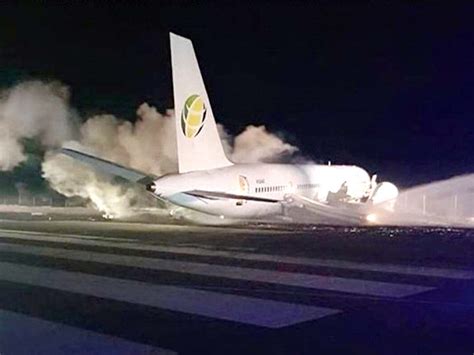 Avión Aterrizó De Emergencia El Men