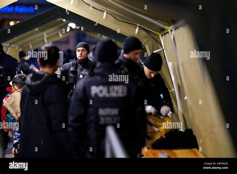 Terroralarm Zu Weihnachten Rund Um Den K Lner Dom Sind Polizisten Zu