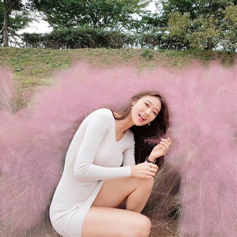 Hot girl mê diện váy ngắn tới chạm vòng 3 CĐM nhìn theo phải thót tim vì sợ lộ hàng