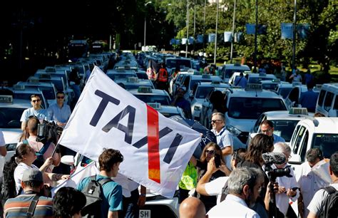 El Taxi Se Moviliza Contra Ayuso Por El Traje A Medida Que Ultima