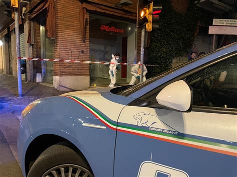 Bologna Sparatoria Nella Notte In Centro Giovane Colpito Alla Schiena