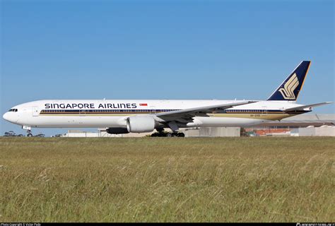 V Syd Singapore Airlines Boeing Photo By Victor Pody Id