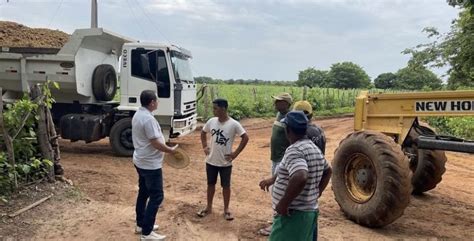 Murilo Bandeira visita obras de recuperação de estradas na zona rural