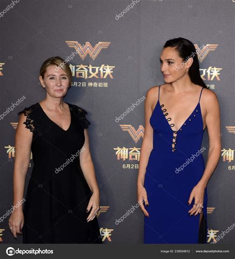 Israeli Actress Model Gal Gadot Right Poses She Arrives Premiere